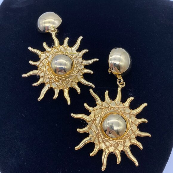 Celestial sun gold tone clip on earrings Vintage 1990s y2k light weight - Picture 1 of 8